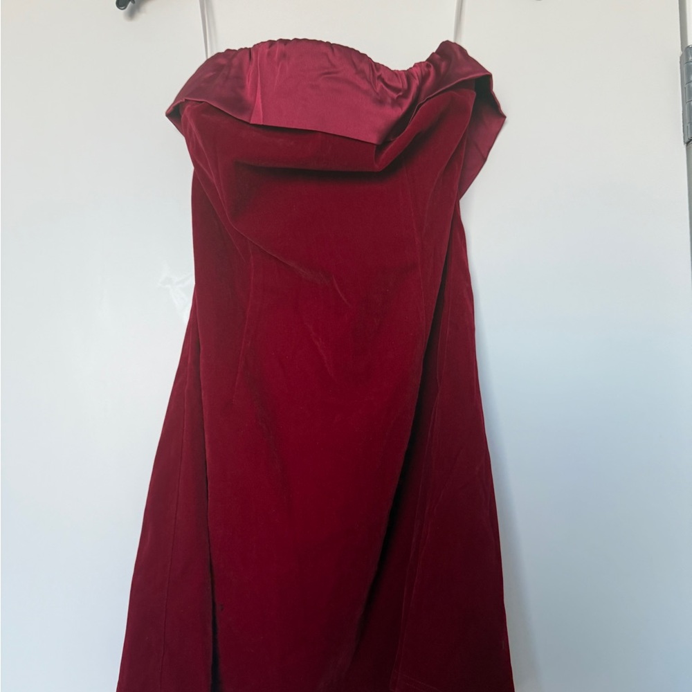Commense Strapless Velvet Dress in Deep Red